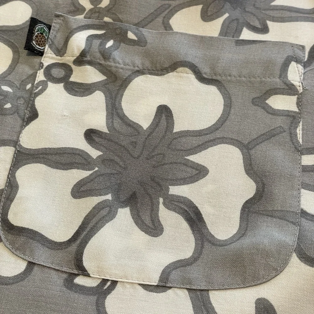 Pineapple Connection Men's Button Down Hawaiian Shirt Size Medium Gray Black Red